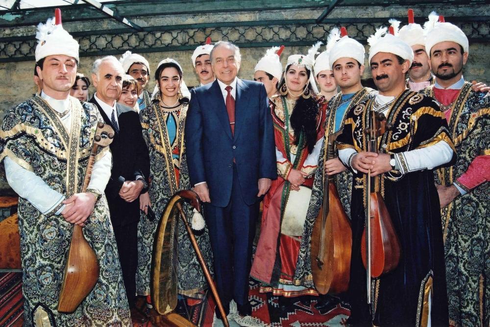 Böyük ömrün fotolarda əbədiləşən anları