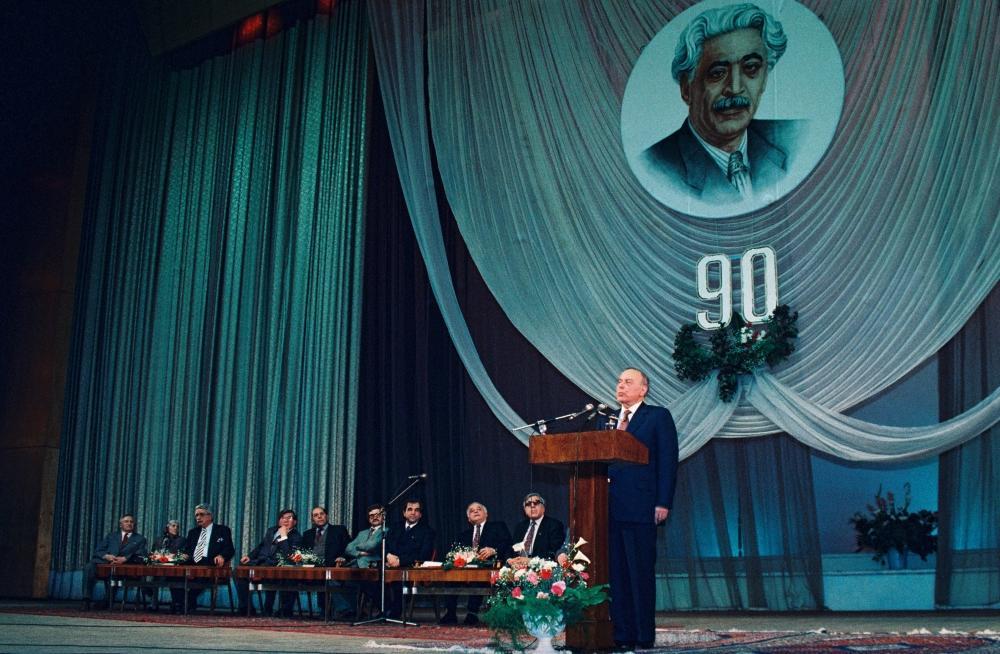 Böyük ömrün fotolarda əbədiləşən anları