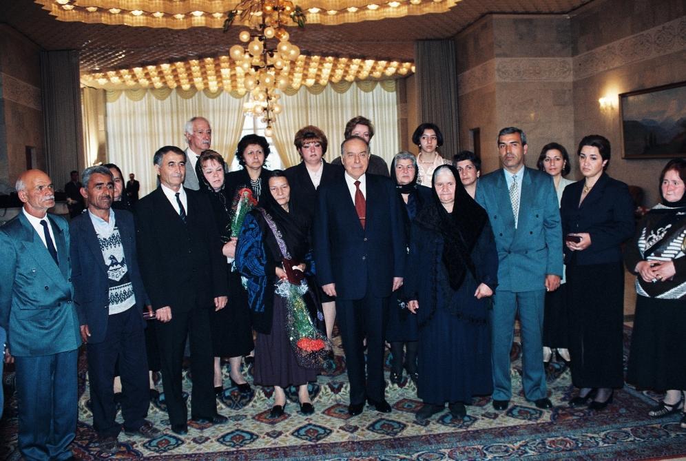 Böyük ömrün fotolarda əbədiləşən anları