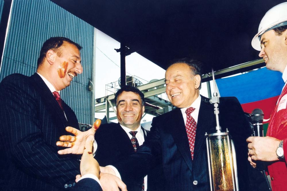 Böyük ömrün fotolarda əbədiləşən anları