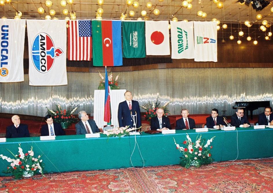 Böyük ömrün fotolarda əbədiləşən anları