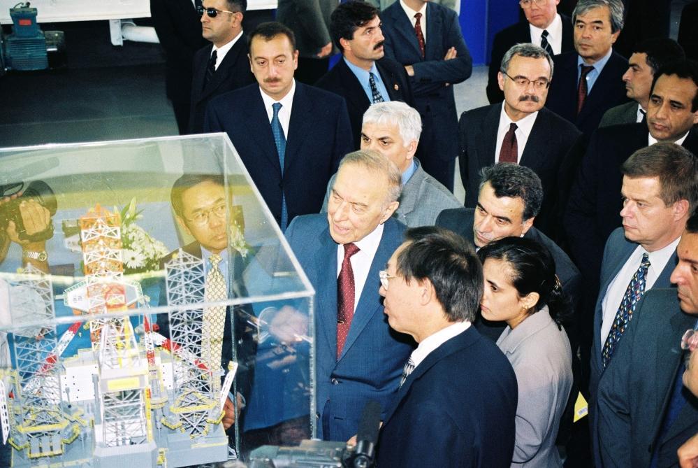 Böyük ömrün fotolarda əbədiləşən anları