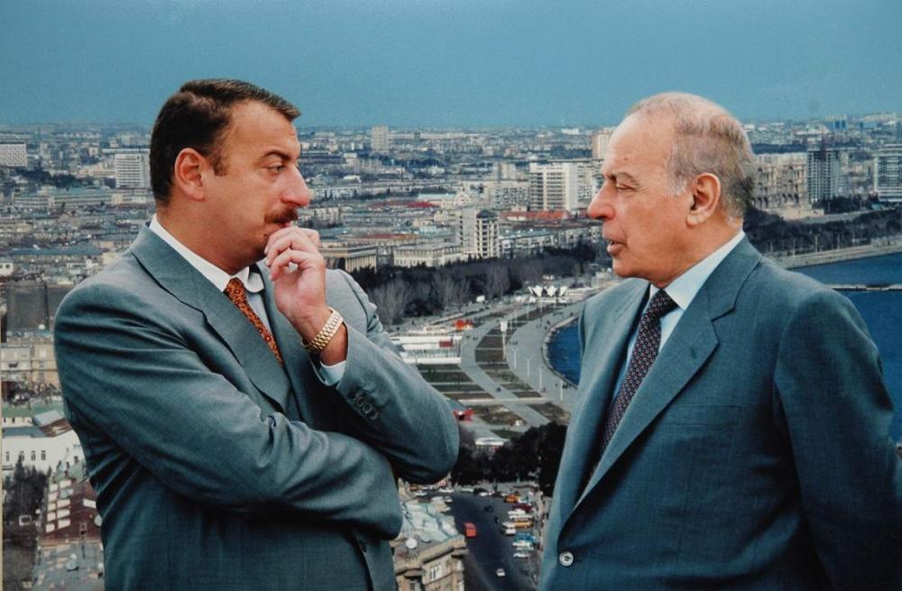 Böyük ömrün fotolarda əbədiləşən anları