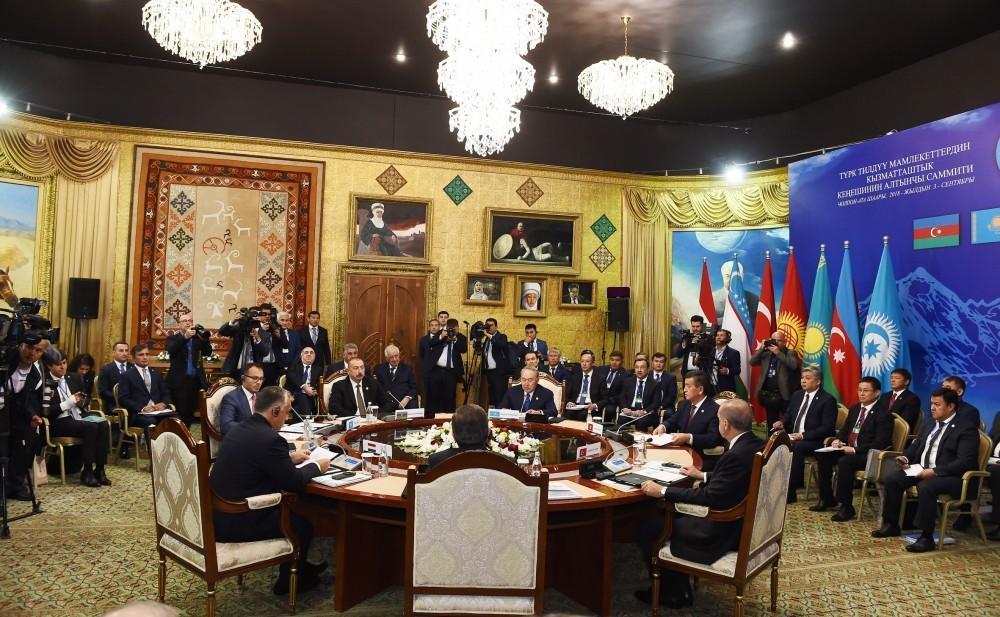 Böyük ömrün fotolarda əbədiləşən anları