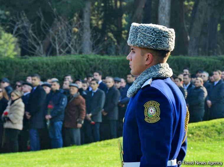Общественность Азербайджана почтила память великого лидера Гейдара Алиева
