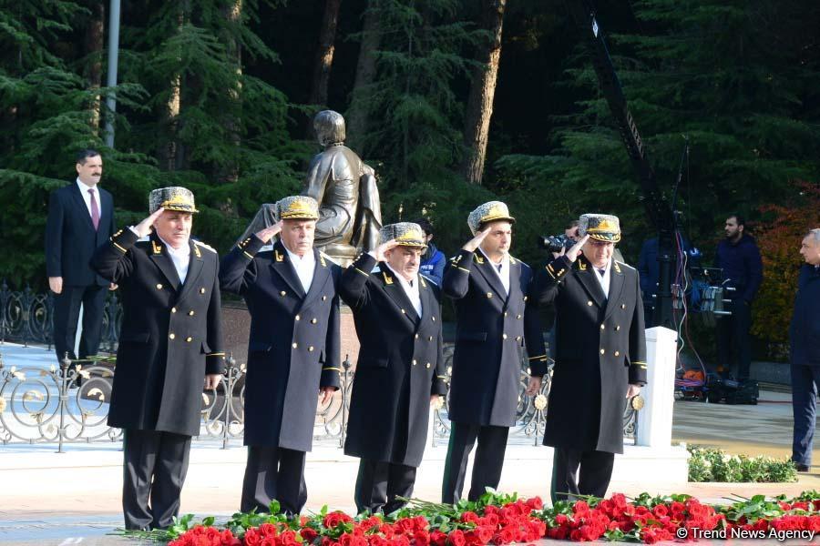 Общественность Азербайджана почтила память великого лидера Гейдара Алиева