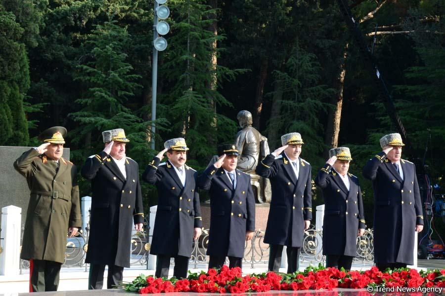 Общественность Азербайджана почтила память великого лидера Гейдара Алиева