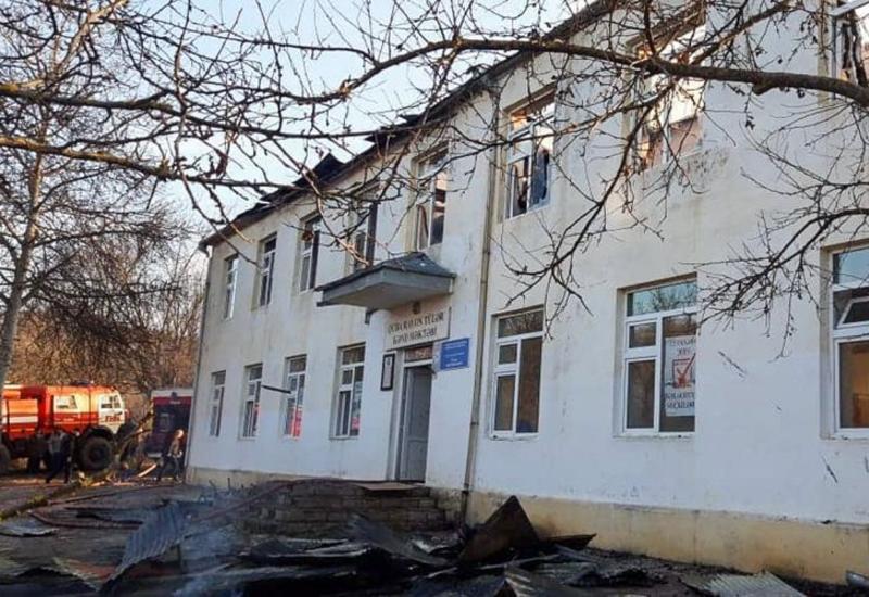 В Азербайджане в школе произошел пожар, ученики эвакуированы