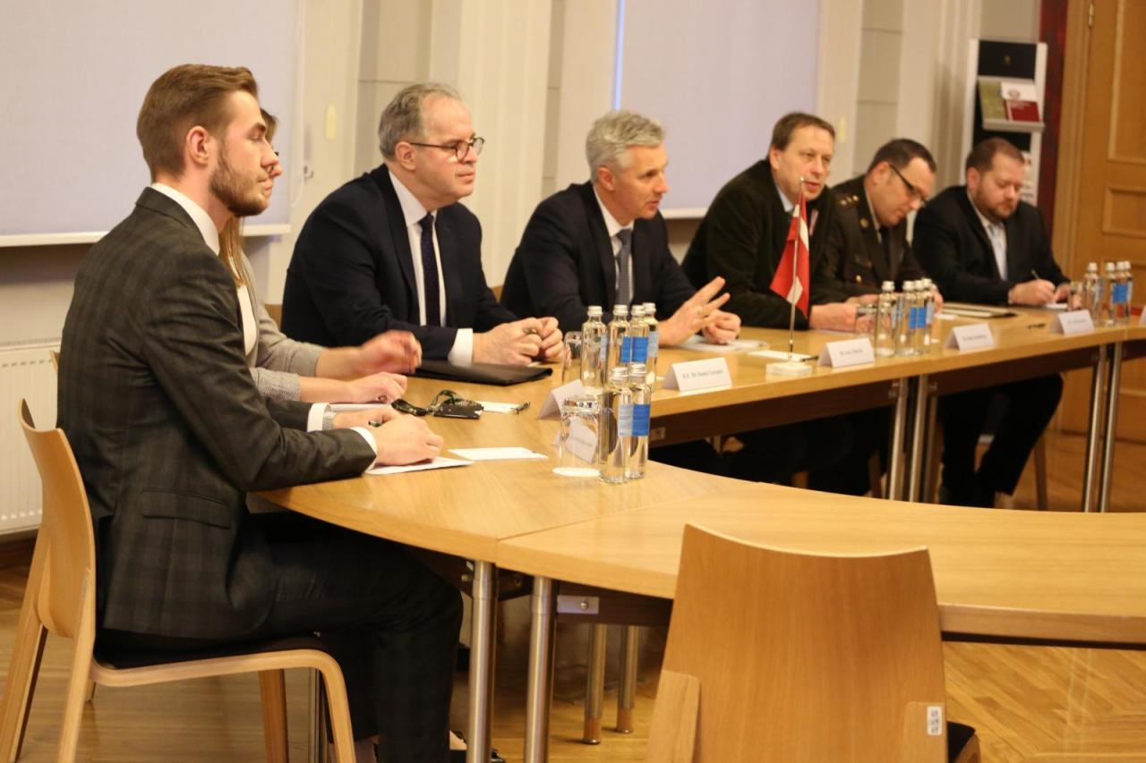 Глава МИД Азербайджана встретился с министром обороны Латвии