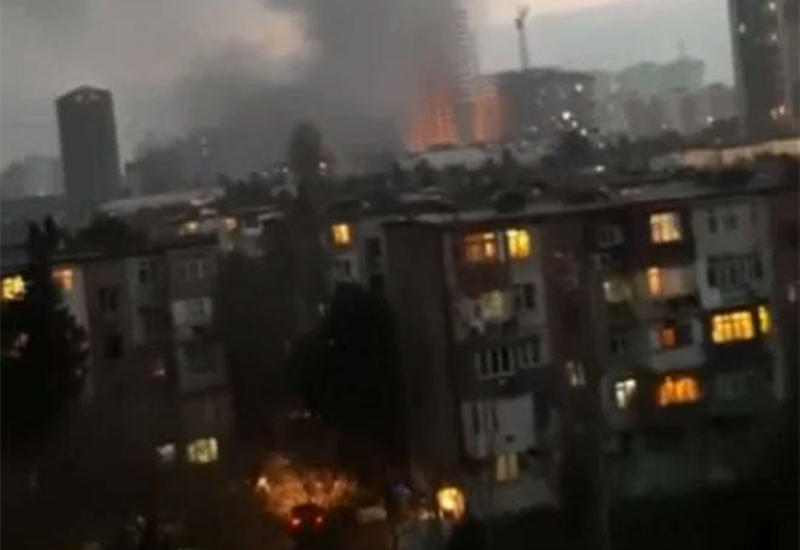 На крупном рынке в Баку произошел пожар
