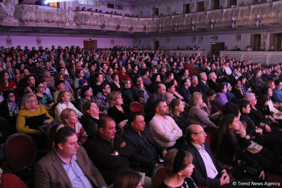 В Баку состоялась грандиозная премьера спектакля, представленного "Санктъ-Петербургъ Опера"
