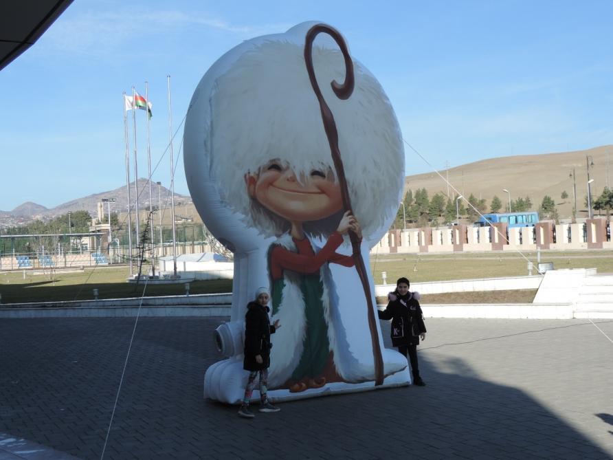 Организованное в Шамахы семейное мега-шоу "Джыртдан и волшебный халат" подарило детям прекрасные, радостные моменты