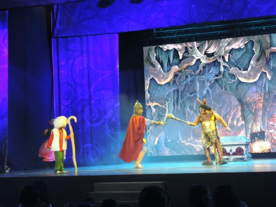 Организованное в Шамахы семейное мега-шоу "Джыртдан и волшебный халат" подарило детям прекрасные, радостные моменты