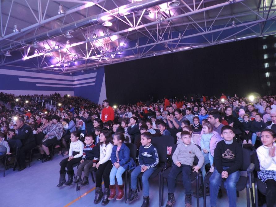 Организованное в Шамахы семейное мега-шоу "Джыртдан и волшебный халат" подарило детям прекрасные, радостные моменты