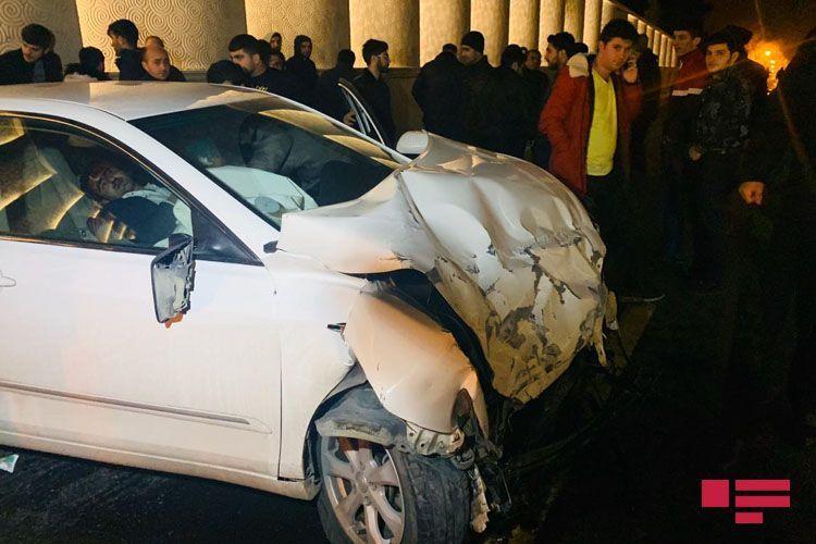 В тоннеле в Баку произошло тяжелое ДТП, водитель госпитализирован