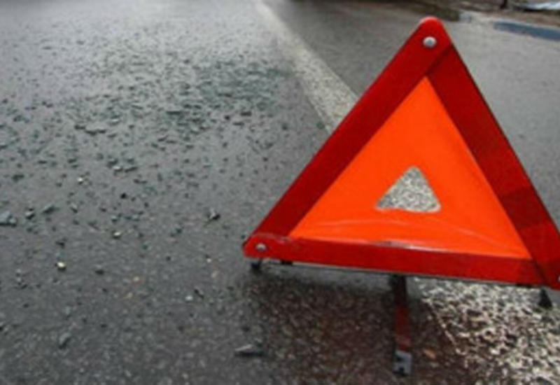 В Баку столкнулись два автомобиля, есть пострадавший
