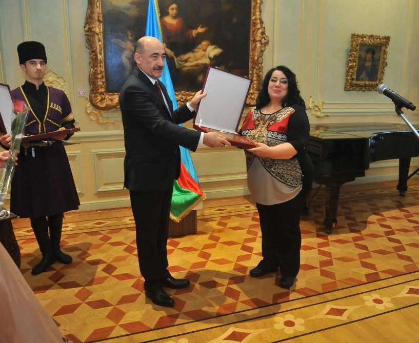 Азербайджанским звездам и деятелям культуры вручены государственные награды