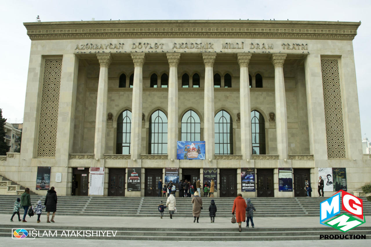В Баку прошла премьера детского спектакля "Фикси-шоу. Операция Новый год"