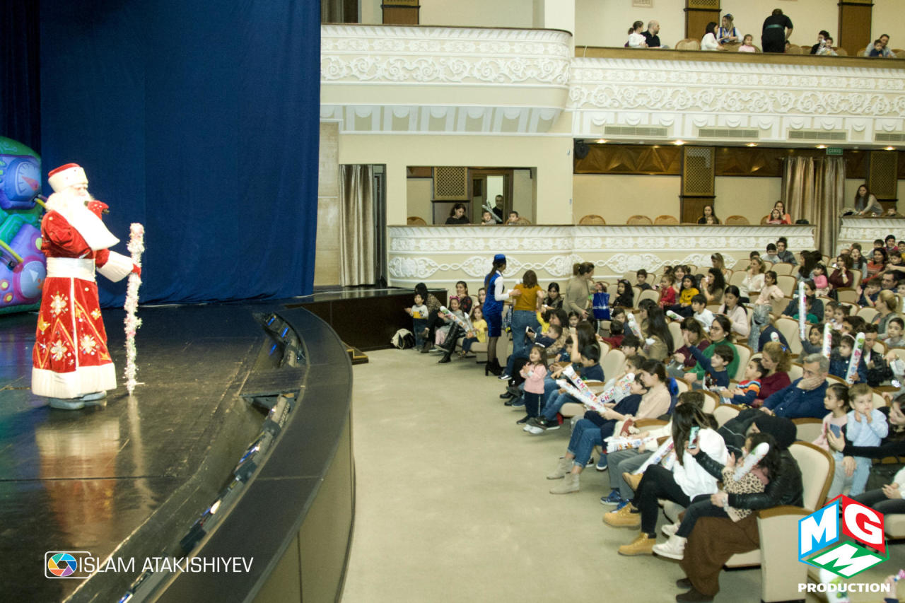 В Баку прошла премьера детского спектакля "Фикси-шоу. Операция Новый год"