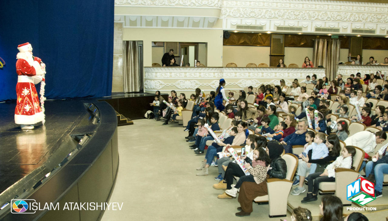В Баку прошла премьера детского спектакля "Фикси-шоу. Операция Новый год"
