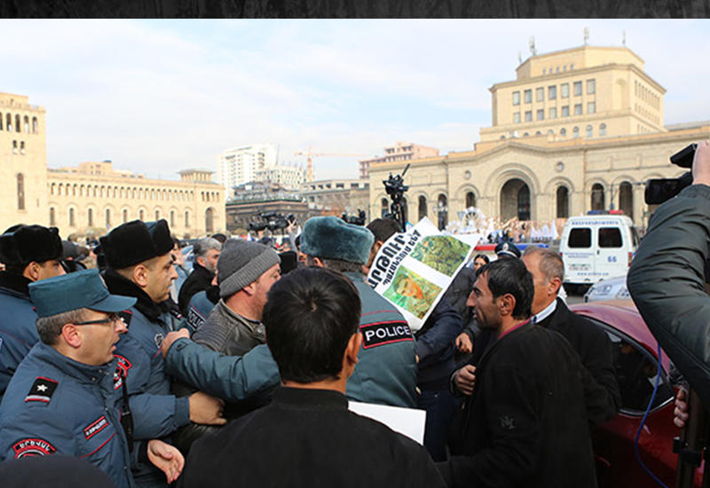 Мать убитого в небоевых условиях солдата попыталась прорваться к Пашиняну