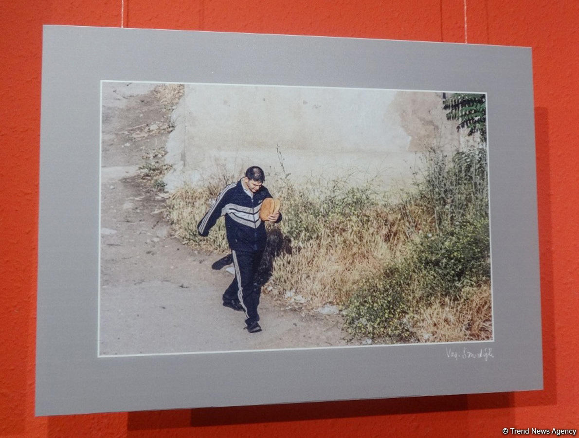 В Баку состоялось состоялось открытие выставки фоторабот Вагифа Самедоглу
