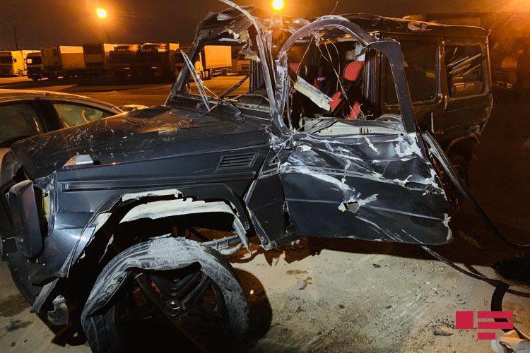 Gelandewagen попал в тяжелое ДТП на трассе Баку-Сумгайыт