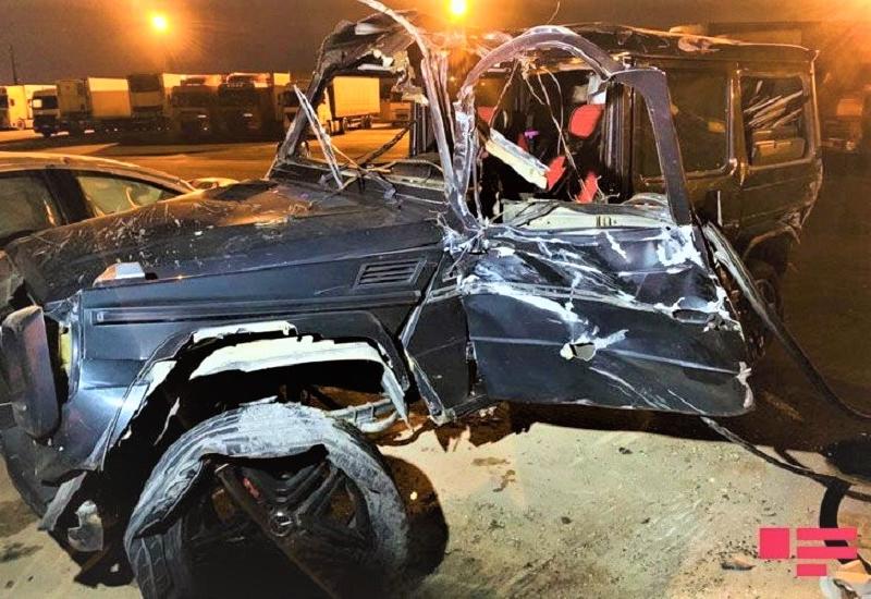 Bakı-Sumqayıt yolunda "Gelandewagen" ağır qəzaya düşdü