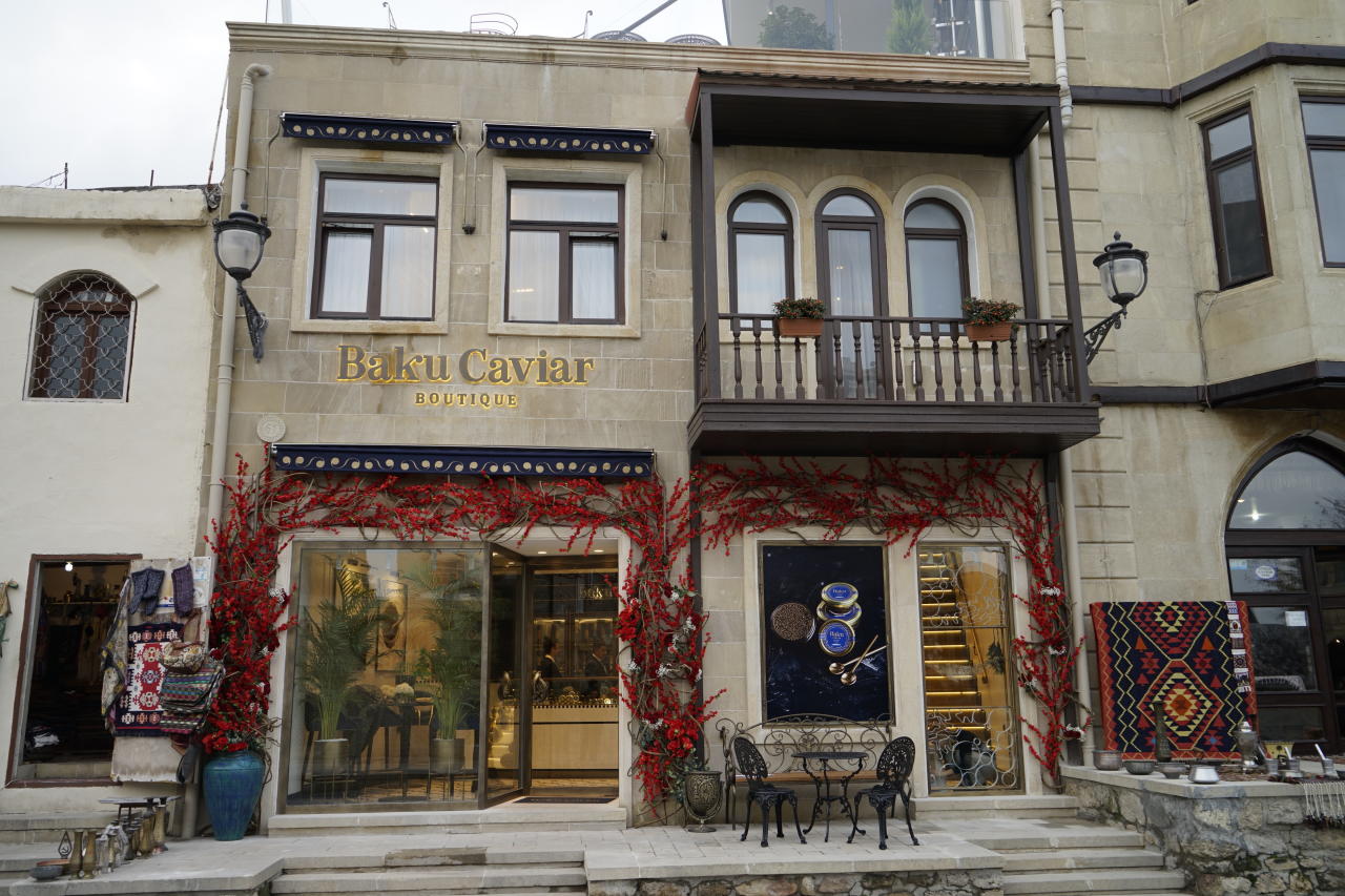 В Ичеришехер открылся первый в Азербайджане икорный бутик Baku Caviar