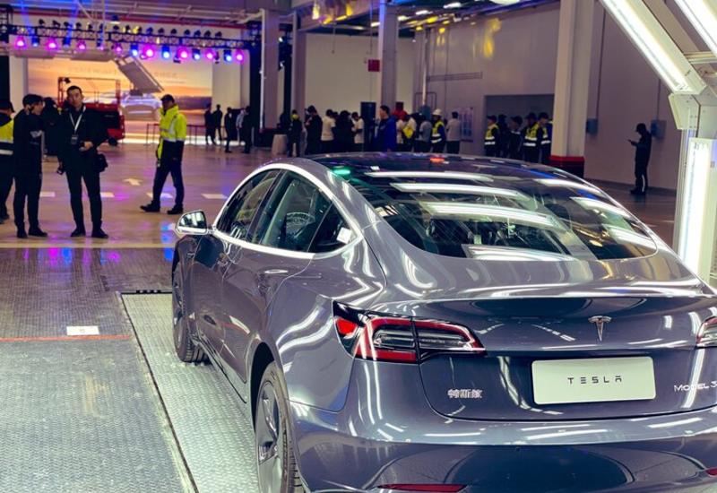 Tesla поставила клиентам первые Model 3 "Made in China"