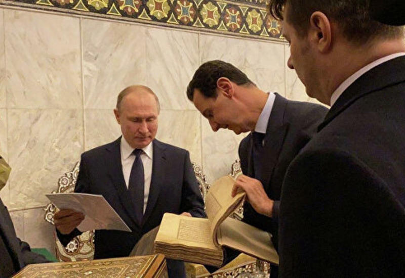 Владимир Путин подарил Большой мечети Дамаска Коран XVII века