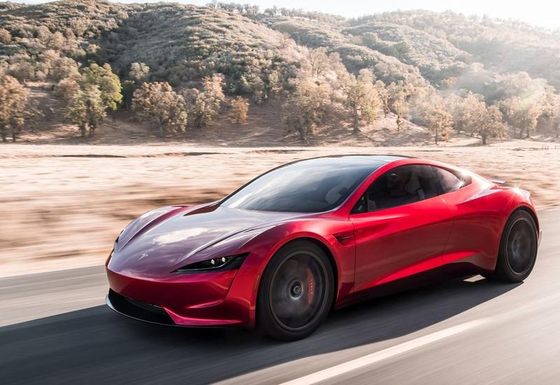 Машины Tesla скоро смогут "обращаться к пешеходам"