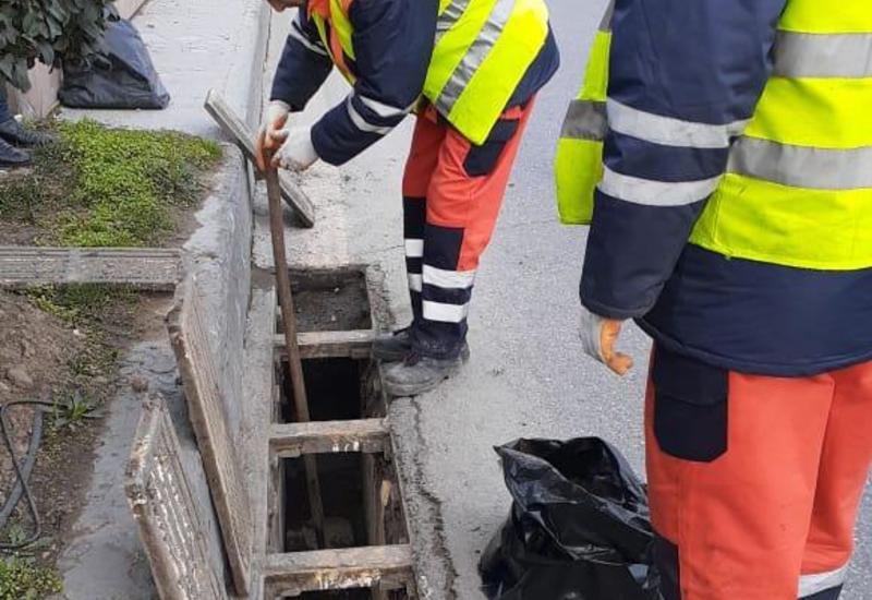 В Баку очищены автомобильные тоннели и подземные пешеходные переходы