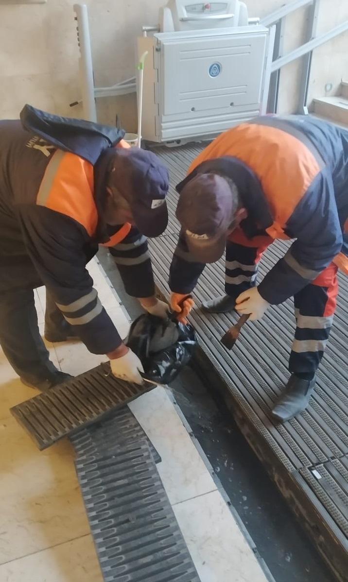 В Баку очищены автомобильные тоннели и подземные пешеходные переходы
