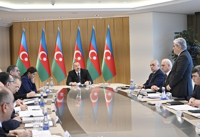 Prezident İlham Əliyevdən nazirə irad: “Mən sadə sual verirəm, sən başlayırsan leksiya oxumağa”