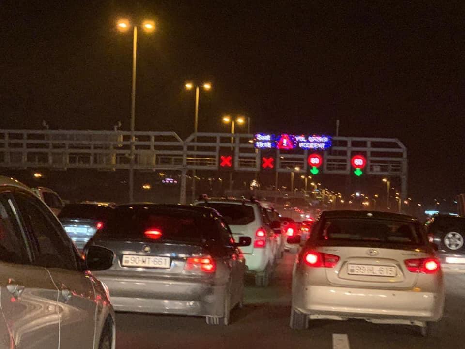 На крупном проспекте в Баку образовалась большая пробка из-за ДТП