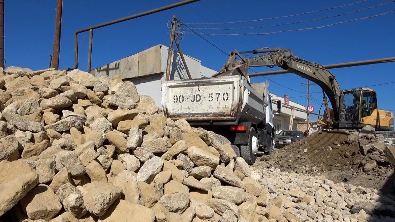 В одном из районов Баку реконструируются дороги