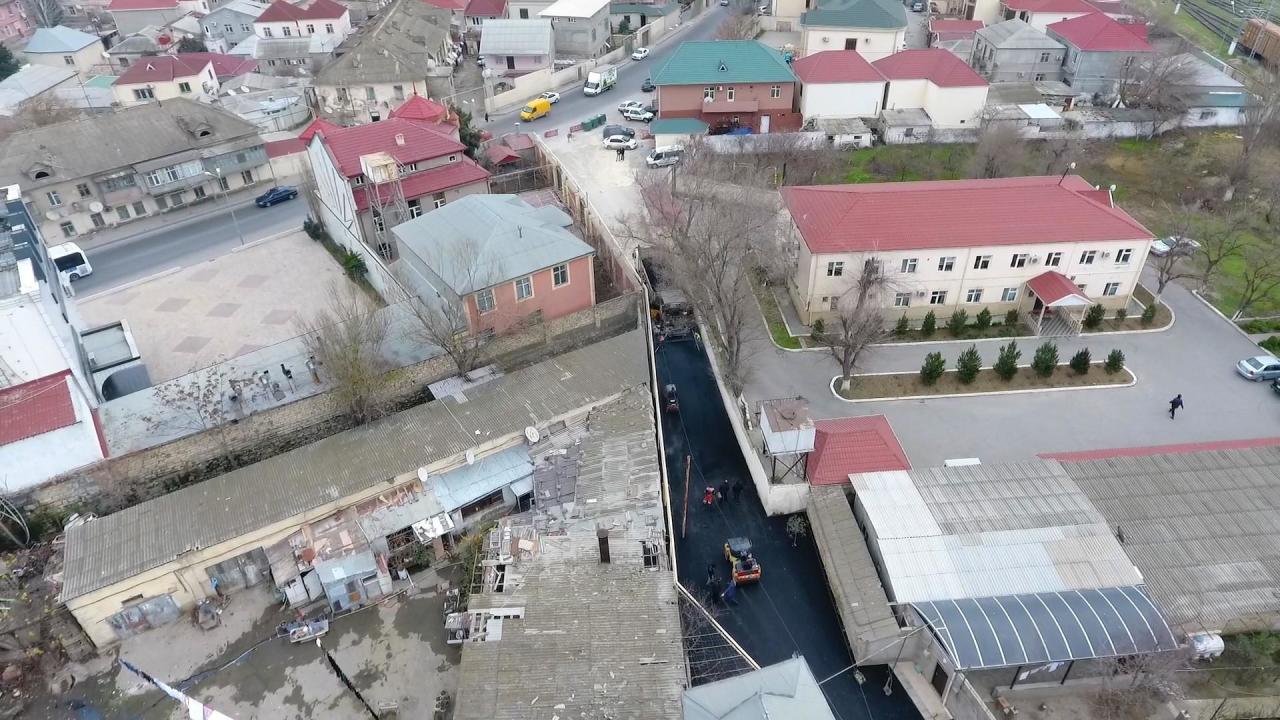 В одном из районов Баку реконструируются дороги