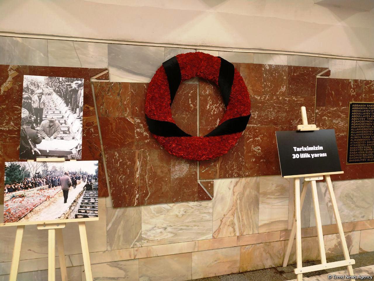 В бакинском метро открылась фотовыставка "30 лет кровавой истории 20 Января"