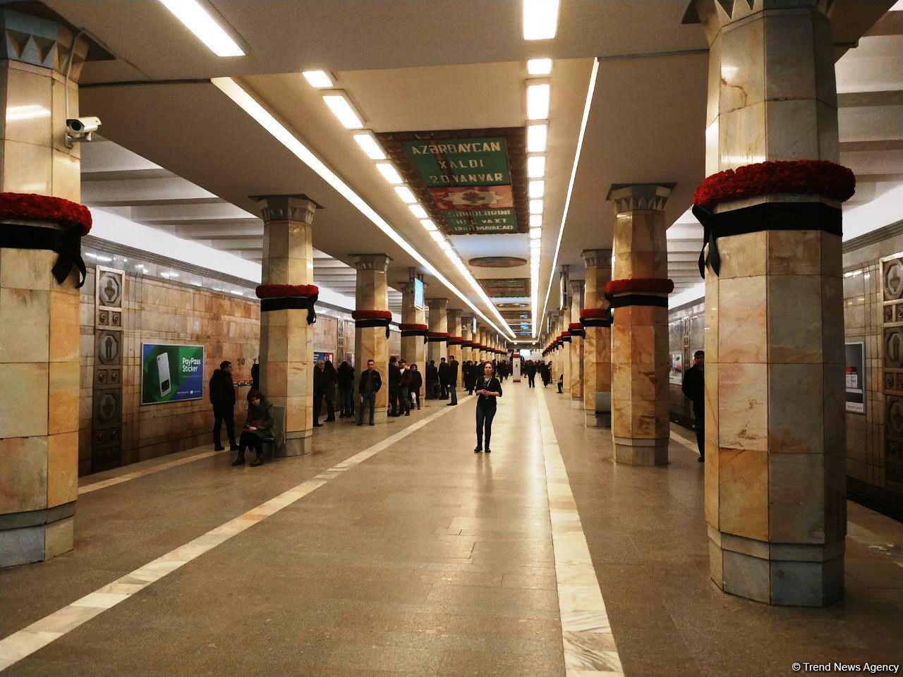 В бакинском метро открылась фотовыставка "30 лет кровавой истории 20 Января"