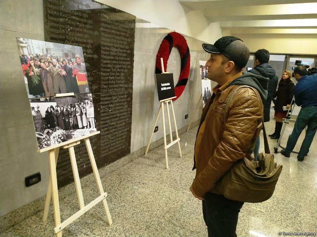 В бакинском метро открылась фотовыставка "30 лет кровавой истории 20 Января"