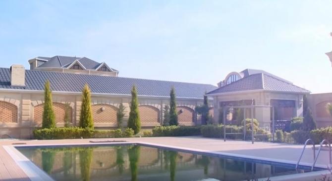 Azərbaycanlı müğənninin dəbdəbəli evi