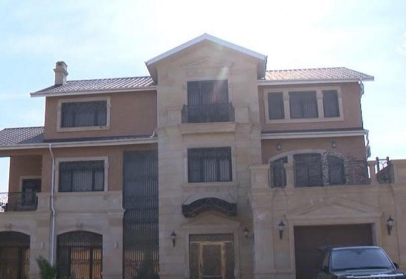 Azərbaycanlı müğənninin dəbdəbəli evi