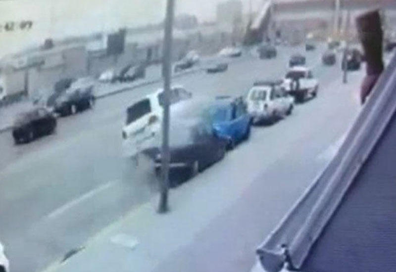 Bakıda ağır qəza: "Toyota" eyni anda 4 avtomobili əzdi
