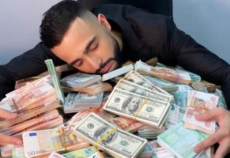Azərbaycanlı bloqer sərvətini nümayiş etdirdi