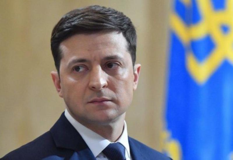 Ukrayna prezidenti təyyarədə ölənlərin cəsədini belə qarşıladı: Matəm musiqisi və İran bayrağı