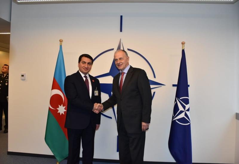 Hikmət Hacıyev NATO Baş katibinin müavini ilə görüşüb