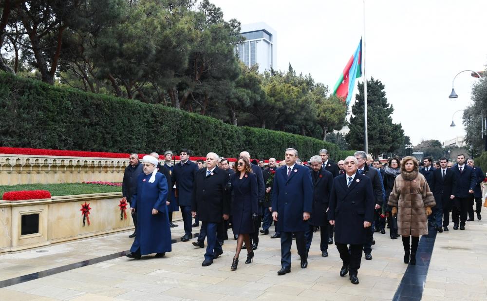 Президент Ильхам Алиев и Первая леди Мехрибан Алиева почтили светлую память шехидов 20 Января