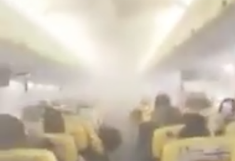 В салоне Boeing-737 произошел пожар прямо во время полета