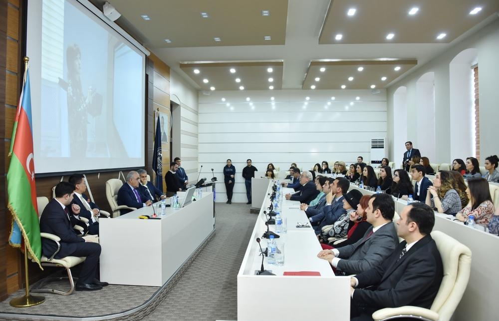 В UNEC выпускникам курсов дистанционного изучения китайского языка вручены сертификаты